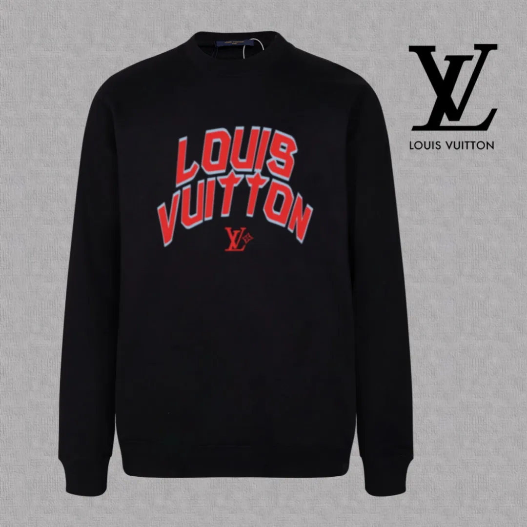 🅿️250 hot style on the shelves🔥❗ 💫〖Louis Vuitton LV〗 Fashionable round neck sweatshirt, casually matched with various styles, it is perfectly handsome😎The whole dress is made of double waistcoats, which makes the whole dress more three-dimensional. Not ordinary factories can do such fine work. The 2025 spring style counters are on sale, exquisite round neck terry sweatshirt, high-end double-strand pure cotton Customized drawstring ribs are dyed in the same vat and are complete with three standards. The chest craftsmanship adopts a simple and elegant pattern on the chest, which is easy to control for any age group! Fit and comfortable! Customized thickened 440g terry sweatshirt fabric, soft and comfortable to the touch, with a three-dimensional shape! 🙌🏻 It’s also very breathable, so it’s a versatile style that can be worn with any outfit! ✔Color: Black White Apricot Size: S M L XL 2XL